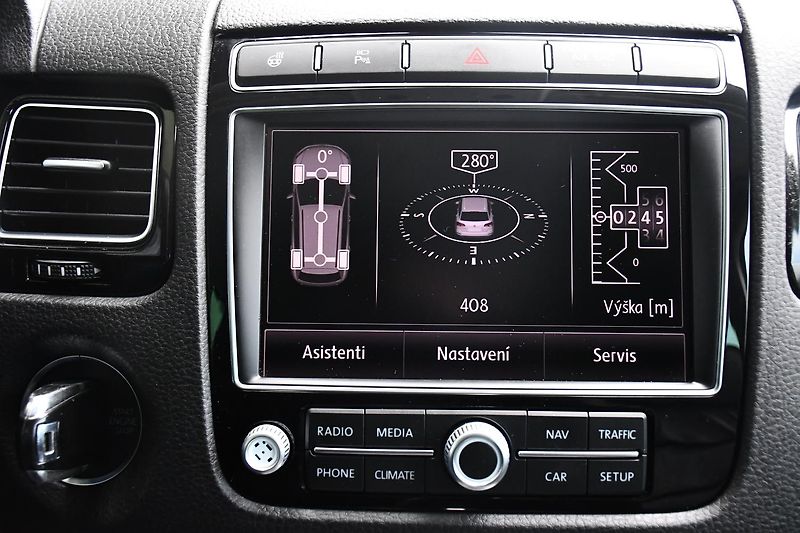 Volkswagen Touareg 3.0TDi V6 4M R-LINE TAŽNÉ ČR - fotka 30 z 44