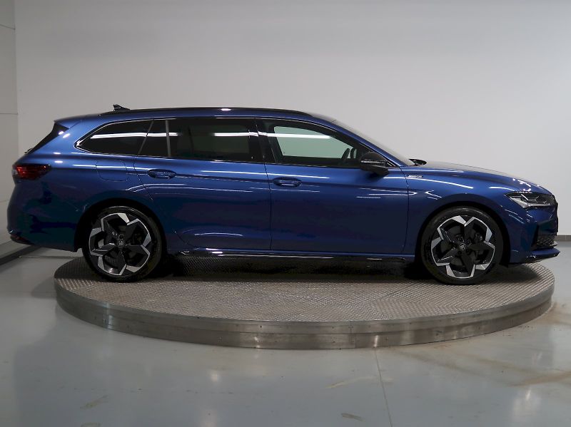 Škoda Superb (2025) SPORTLINE 2.0TDI 142KW 4x4 DSG - fotka 8 z 45