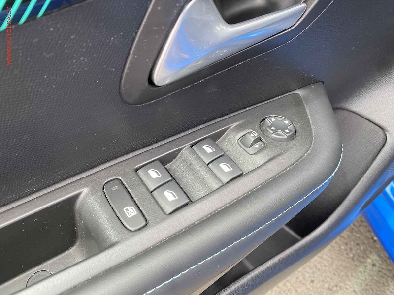 Peugeot 208 (2022) 1.2 PT, Allure, LED, kamera - fotka 13 z 18