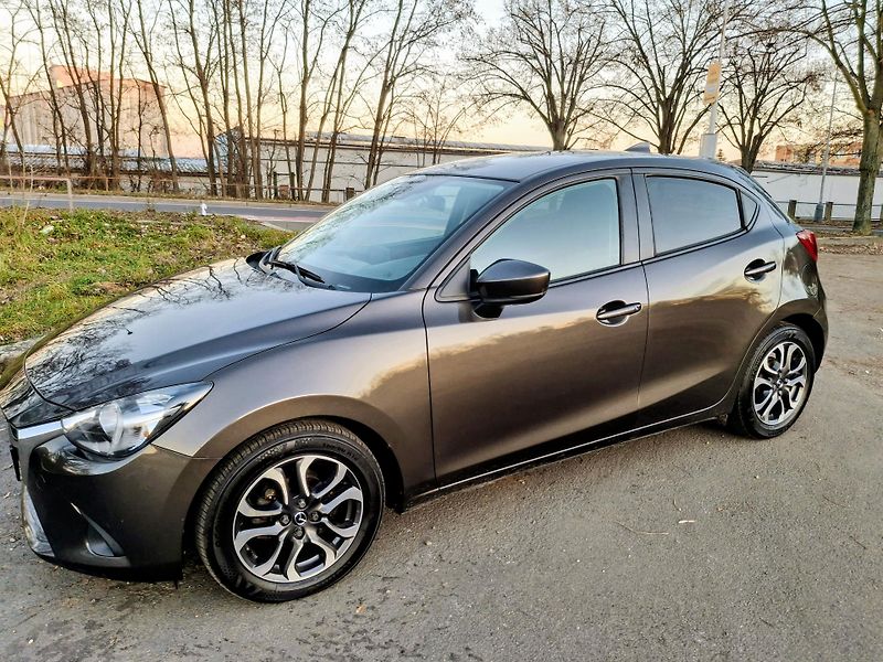 Mazda 2 1.5 benzin Rezervace - fotka 4 z 46