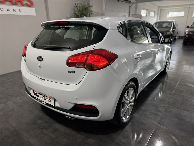 Kia Ceed 1,6   CRDI 94KW NAVI KAMERA ČR - fotka 5 z 44