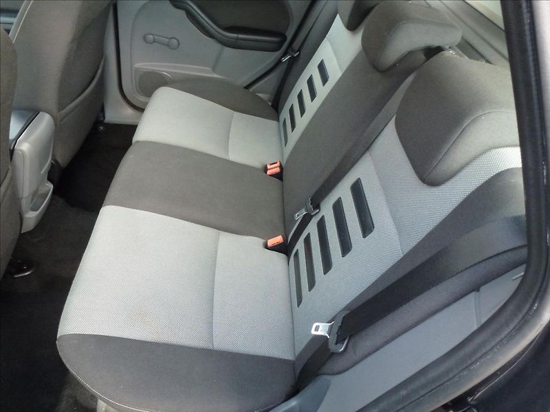 Ford Focus 1,6 16V  Elegance - fotka 16 z 48