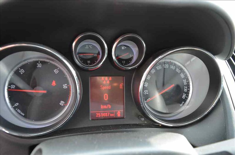 Opel Zafira (2012) TOURER 2,0 D - fotka 16 z 24