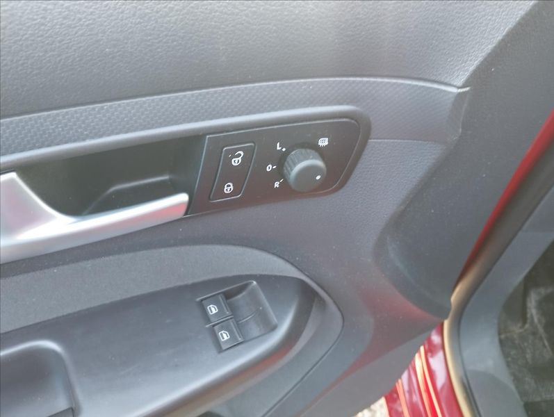 Volkswagen Caddy 1,2 TSi 77KW NOVÉ ROZVODY - fotka 13 z 14