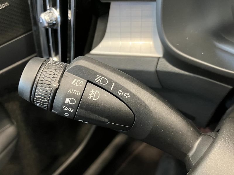 Volvo XC40 B3 FWD Plus Dark AT7 - fotka 20 z 40
