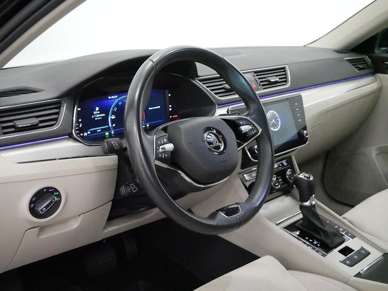 Škoda Superb - fotka 14 z 30