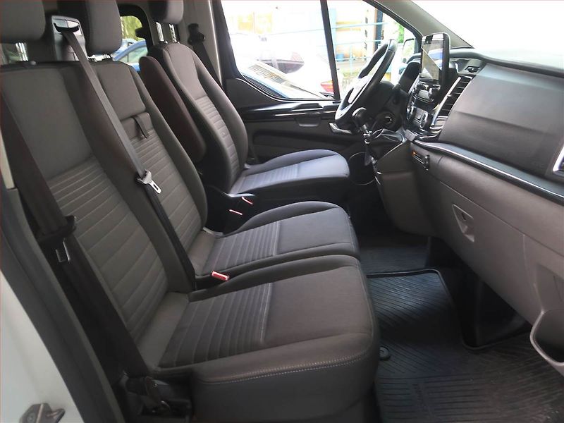 Ford Tourneo Custom (2018) Titanium 2.0 EcoBlue, ČR - fotka 9 z 20