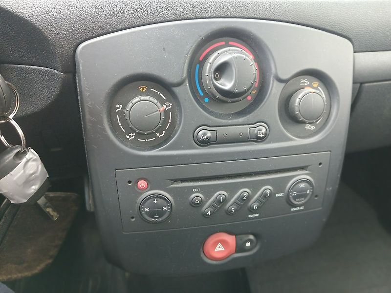 Renault Clio 1.2 i Grandtour Authentique - fotka 12 z 23