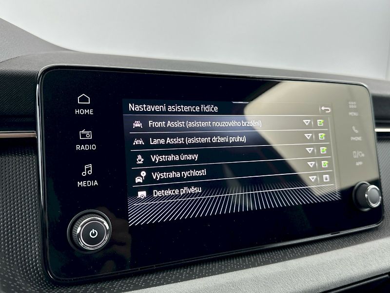 Škoda Scala (2025) 1.0TSI 85kW Top Selection - fotka 13 z 31