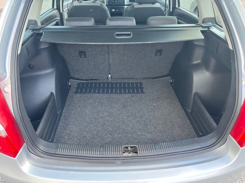 Škoda Fabia (2011) 1.4 16 V - fotka 11 z 25