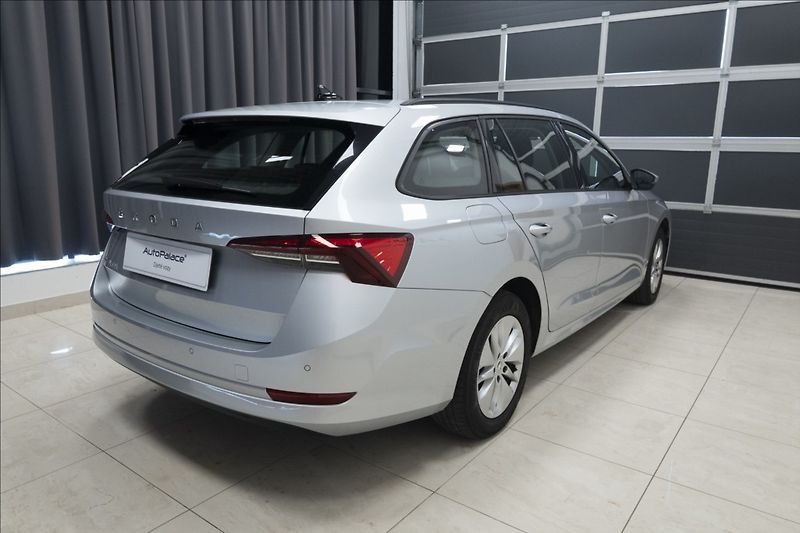 Škoda Octavia 2,0 TDI VÝHŘEV ČR 2x KOLA - fotka 4 z 35