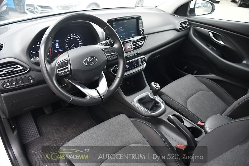 Hyundai i30 1.6CRDi SMART KAMERA CARPLAY - fotka 9 z 50