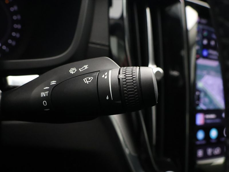 Volvo S60 2,0 B5 184kW AWD Ultimate Dark - fotka 19 z 29