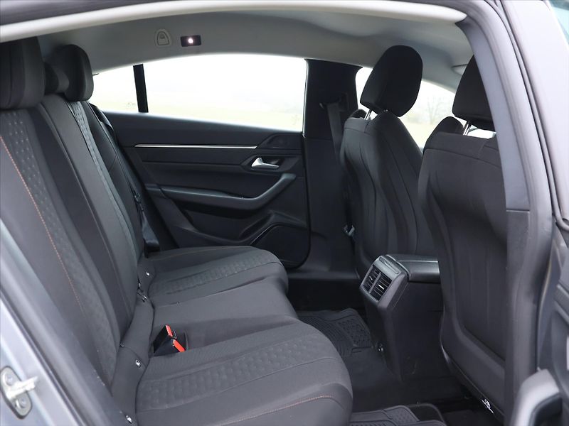 Peugeot 508 1,6 PureTech 133KW GTLINE - fotka 14 z 39