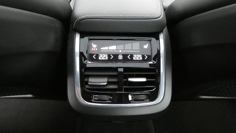 Volvo S60 B5 AWD Ultimate Dark - fotka 21 z 25