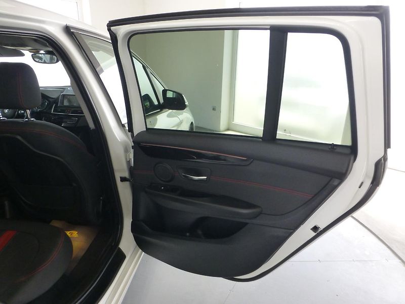 BMW Řada 2 (2016) 2,0D*NAVI*ALU*VYHŘ.SED*M.PAKET - fotka 18 z 31