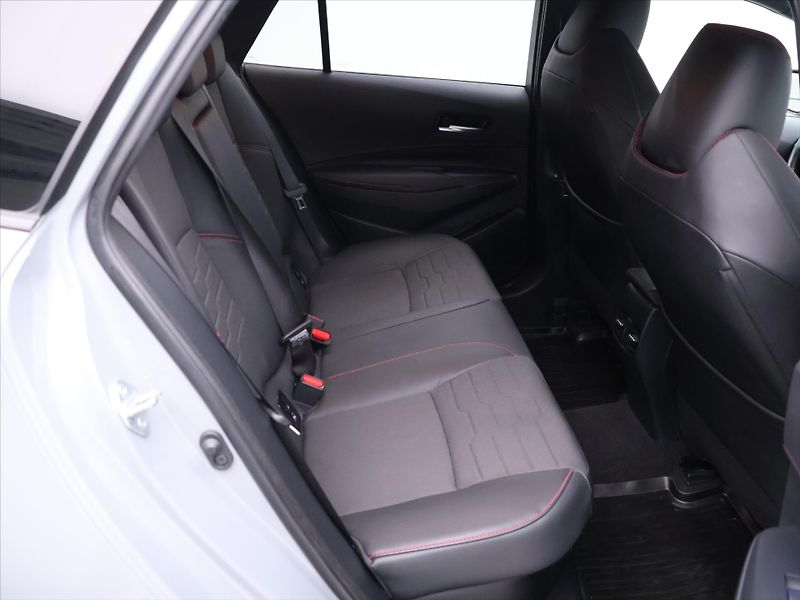 Toyota Corolla 1,8 HB Executive Aut. DPH CZ 1 - fotka 12 z 29