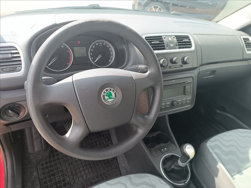 Škoda Fabia 1,2 HTP Ambition STÁLE U NÁS - fotka 10 z 17