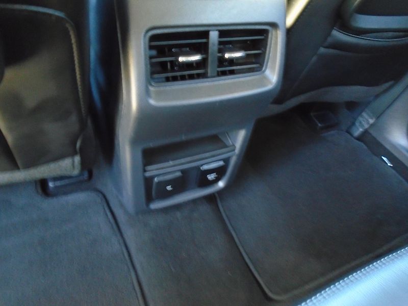 Ford Galaxy 2.5 Duratec FHEV Vignale 7Míst - fotka 31 z 47