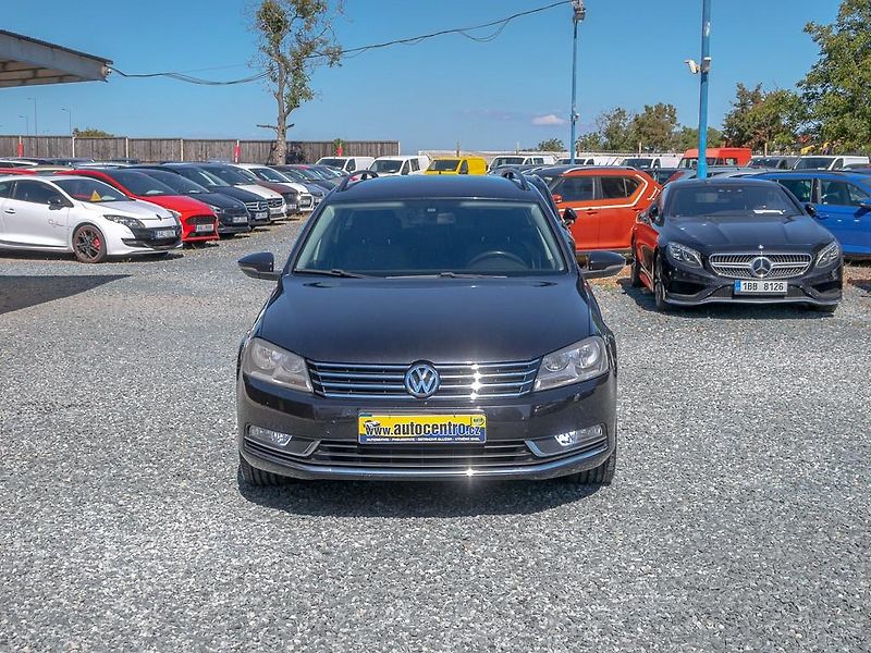 Volkswagen Passat (2012) 2.0TDI 103KW CR DSG – NAVI - fotka 2 z 52