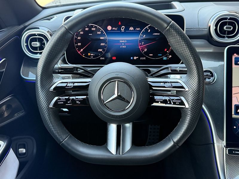 Mercedes-Benz CLE 300 4MATIC AMG Cabrio - fotka 17 z 35