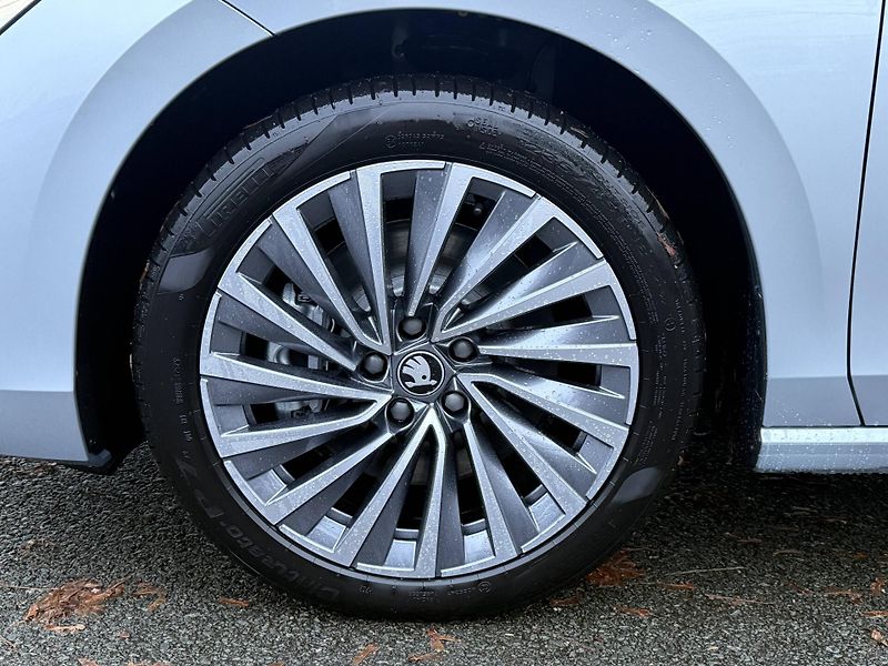 Škoda Superb (2025) L&K 7DSG 2,0 TDI - fotka 22 z 26