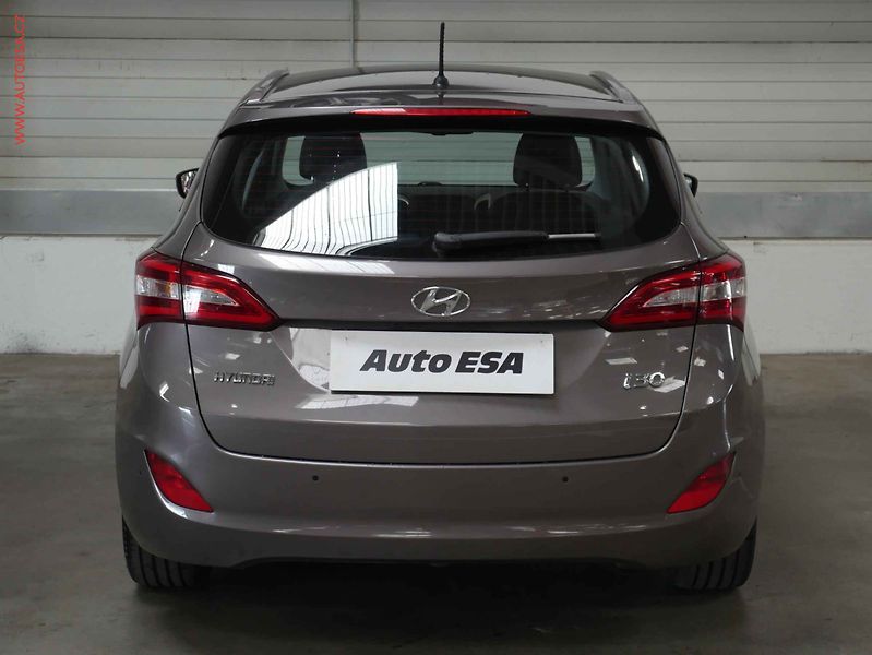 Hyundai i30 (2015) 1.6GDi, 1.maj,ČR, servis - fotka 5 z 21