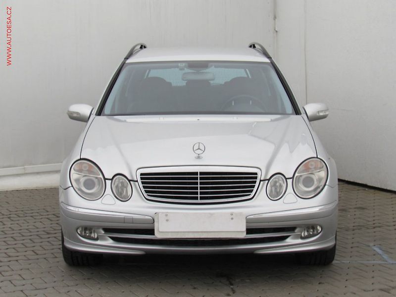 Mercedes-Benz Třídy E (2006) 3.0 Cdi 4Mat, AT, xenon, kůže - fotka 2 z 3