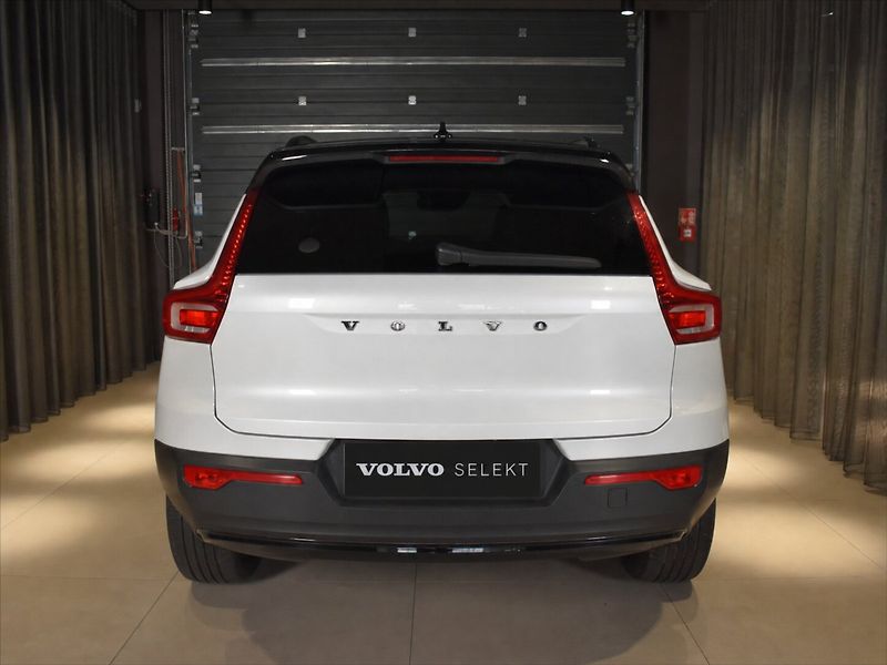 Volvo XC40 2,0 B4 AWD R-design BLIS - fotka 5 z 25