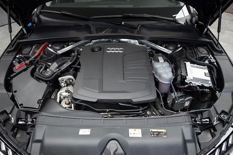 Audi A4 2.0 TDI KAMERA*ACC*VIRTUAL*DPH - fotka 36 z 42