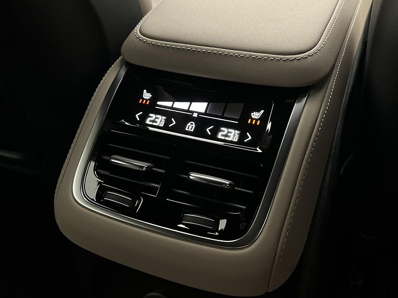 Volvo XC90 T8 AWD BRIGHT PLUS 7 MÍST - fotka 22 z 53