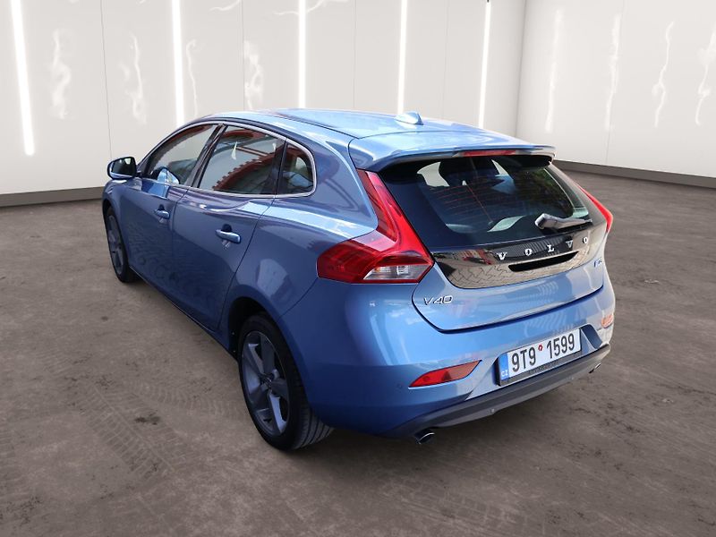 Volvo V40 (2015) - fotka 2 z 24