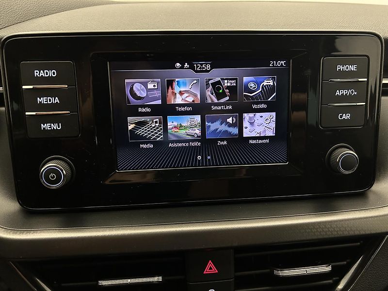 Škoda Scala 1.0 TSI Ambition - fotka 9 z 22