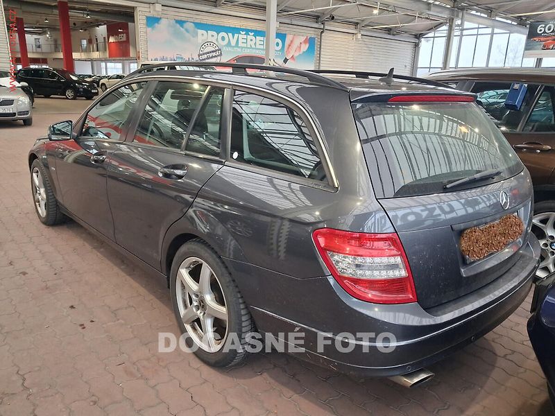 Mercedes-Benz Třídy C (2010) 2.2 CDI, AT, xenon, autoAC - fotka 2 z 3