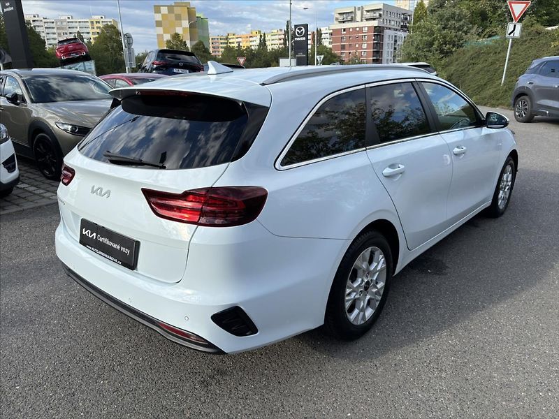 Kia Ceed 1,5 TGDi TOP ZÁRUKA CARPLAY - fotka 5 z 39