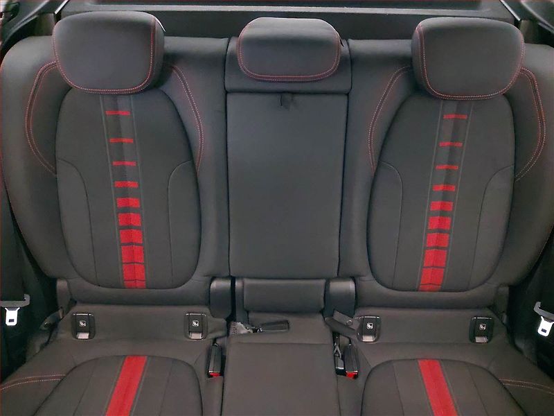 BMW X1 (2016) sDrive18d, Tempomat - fotka 10 z 18