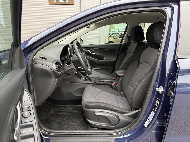 Hyundai i30 1,5 i  WG Comfort Alu 16 - fotka 7 z 25