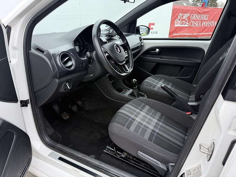 Volkswagen up! (2017) 1.0 MPI ser.knížka alu kola - fotka 16 z 25