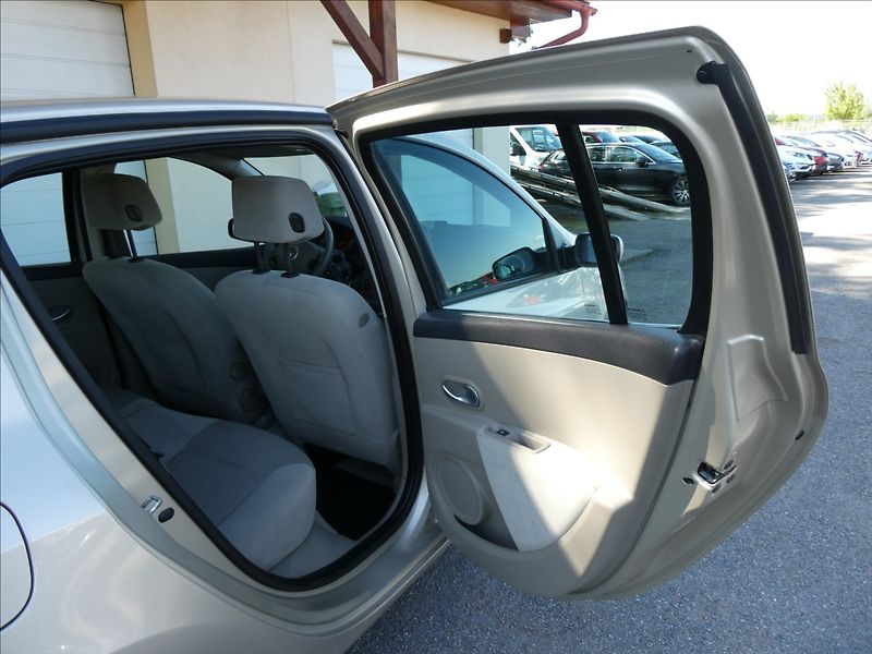 Renault Clio 1,6 i16V automat,serviska,závě - fotka 26 z 47
