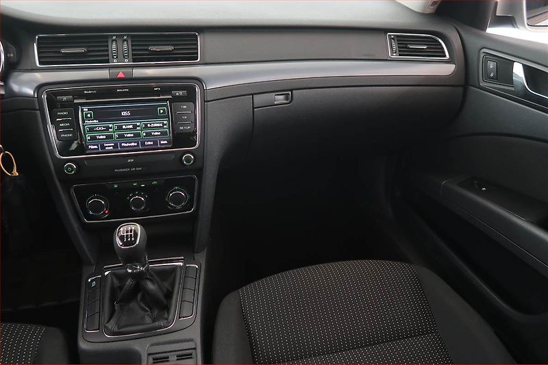 Škoda Superb (2013) Comfort 2.0 TDI, Tempomat - fotka 8 z 14