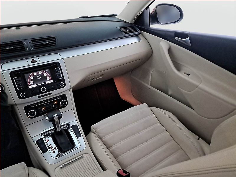 Volkswagen Passat (2010) 2.0 TDI, Automat, po STK - fotka 8 z 18