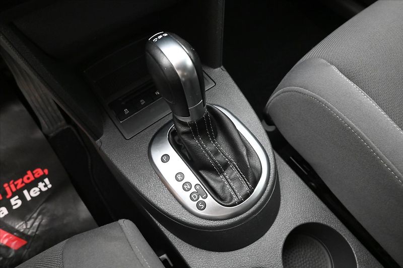 Volkswagen Touran 2,0 TDI 103kW DSG 7 míst Nová - fotka 22 z 31