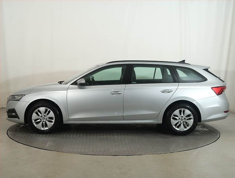 Škoda Octavia (2023) Ambition 2.0 TDI, ČR,1.maj - fotka 3 z 18