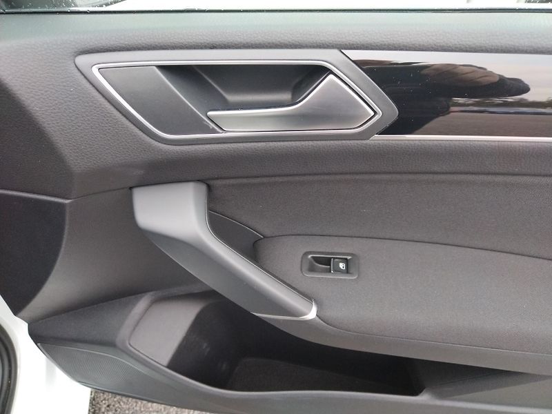 Volkswagen Touran 2.0 TDI  7DSG Highline - fotka 15 z 30