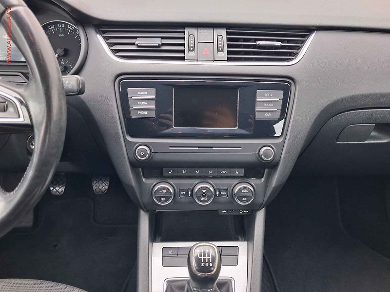 Škoda Octavia (2014) 2.0 TDi, 2.maj,ČR, Style - fotka 12 z 16