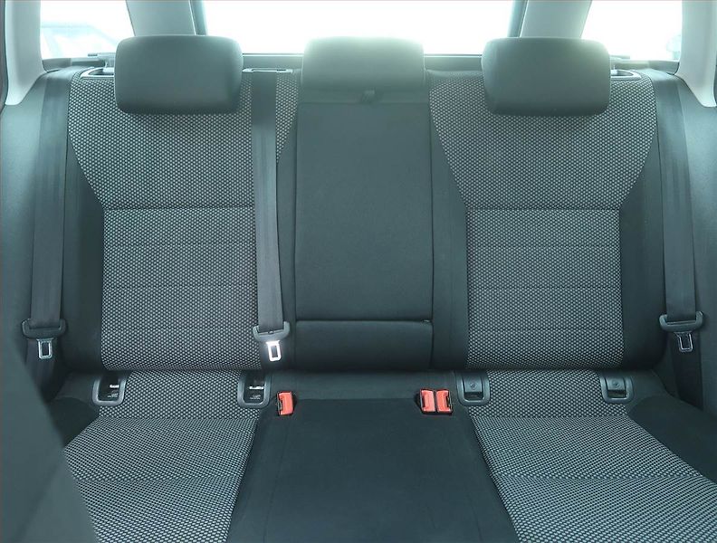Škoda Octavia (2015) Ambition Plus 1.6 TDI 4x4 - fotka 10 z 15
