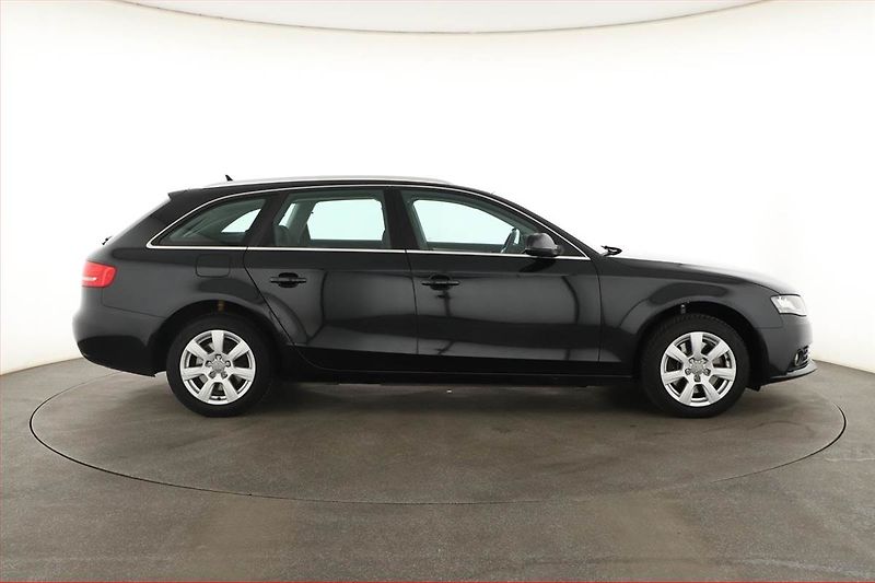 Audi A4 (2011) 2.0 TDI, Navi, Tempomat - fotka 6 z 16