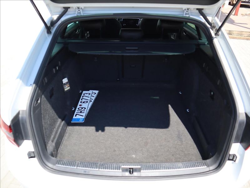 Škoda Superb 2,0 TDI SportLine Kamera ACC - fotka 32 z 36