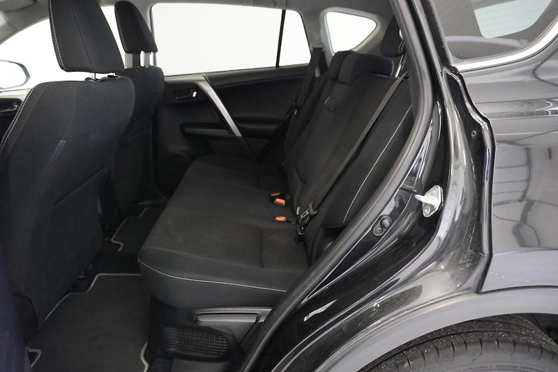 Toyota RAV4 2,5 HYBRID H3 4X2 AUT. - fotka 23 z 28