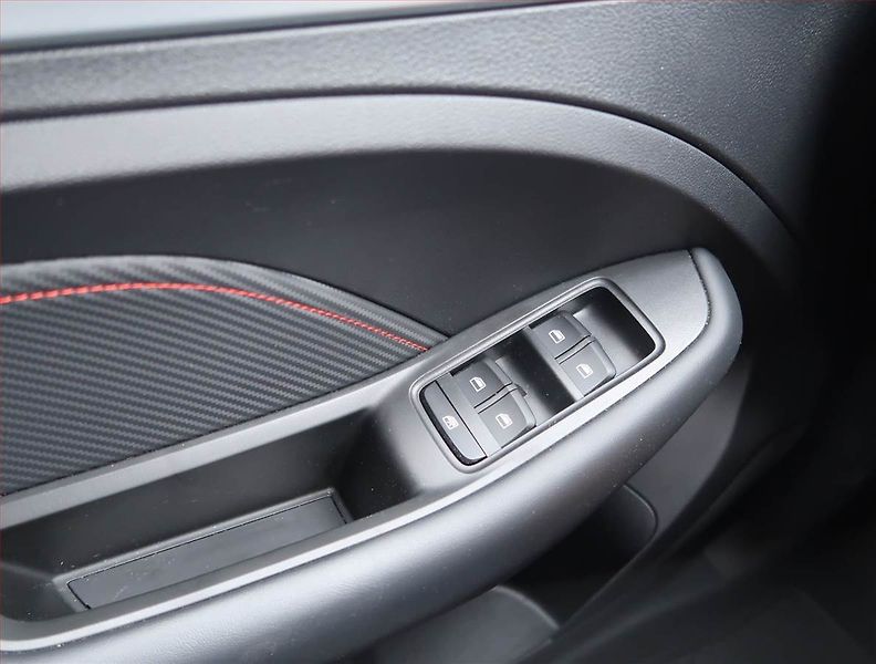 MG ZS (2023) Exclusive 1.0 Turbo, Automat - fotka 16 z 17